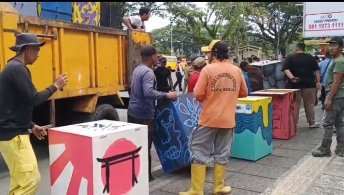 bank_sumut_serahkan_125_tong_sampah_mural_kepada_pemko_binjai