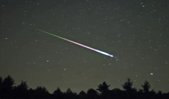 fenomena_bola_api_di_langit_cirebon_gegerkan_warga_brin_ungkap_fakta_meteor_jatuh_di_indonesia