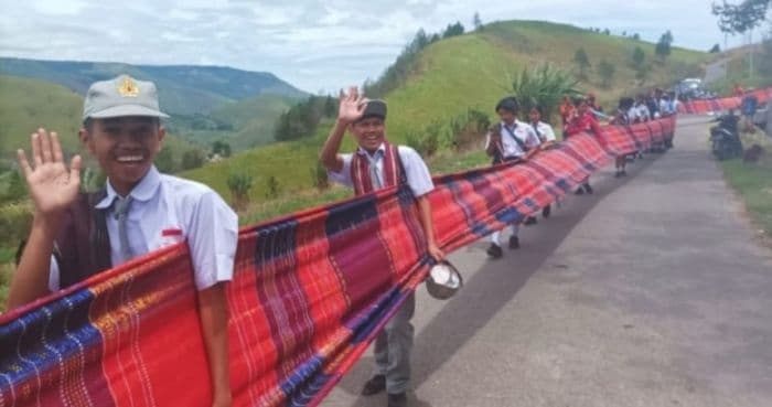 ketua_yayasan_pusuk_buhit_minta_pemprov_sumut_tinjau_jadwal_trail_of_the_kings_di_samosir