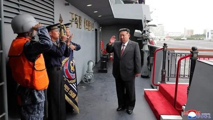 kunjungi_kapal_perang_baru_kim_jong_un_ancam_balas_provokasi_musuh_