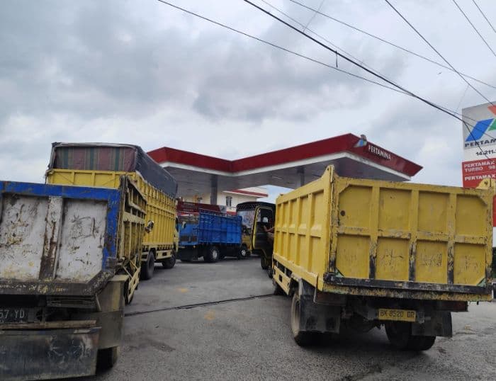 pengendara_keluhkan_antrean_solar_di_pematangsiantar