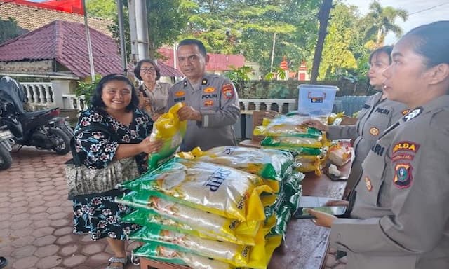 ringankan_beban_masyarakat_polda_sumut_gelar_pangan_murah_hingga_ke_gereja