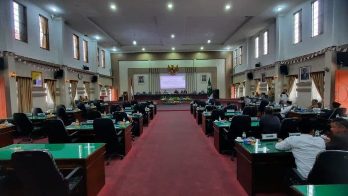tak_kuorum_rapat_paripurna_dprd_soal_pembentukan_opd_di_simalungun_ditunda