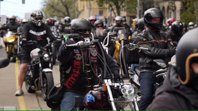 3000_pengendara_motor_demo_di_australia_desak_pemerintah_perbaiki_jalan_berlubang