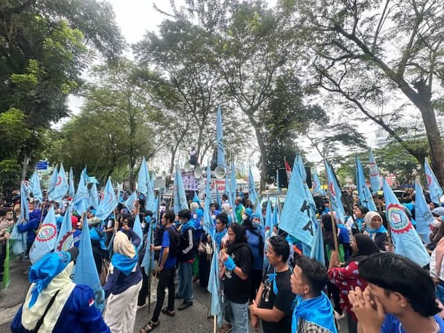 buruh_unjuk_rasa_di_dprd_sumut_gerindra_janji_kawal_aspirasi