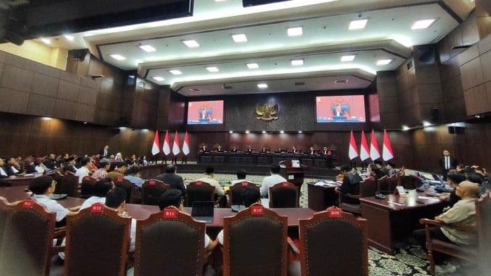 isi_gugatan_terkait_syarat_pendidikan_gibran_yang_akan_diputus_mk_malam_ini