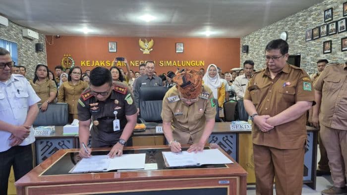 kejari_simalungun_luncurkan_jaksa_sahabat_pendidik_perkuat_pemahaman_hukum_di_sekolah