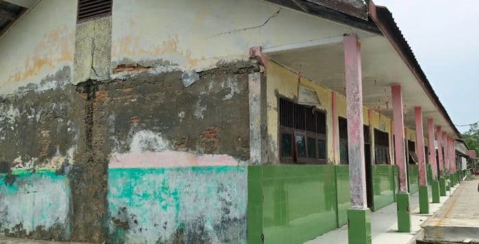 sd_negeri_di_asahan_rusak_parah_siswa_kelas_6_terpaksa_menumpang_belajar