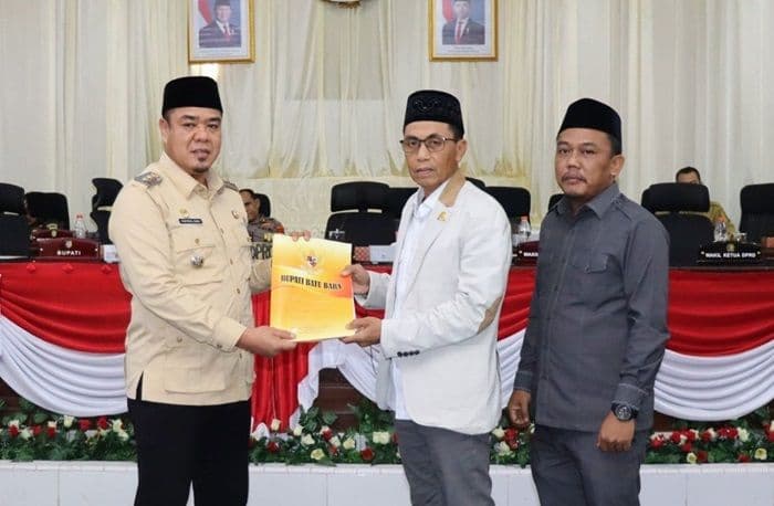 wabup_batu_bara_sampaikan_tiga_ranperda_dalam_rapat_paripurna_dprd