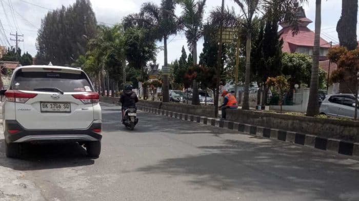 dishub_karo_diduga_langgar_perda_parkir_warga_nilai_ada_pungli_di_lapangan