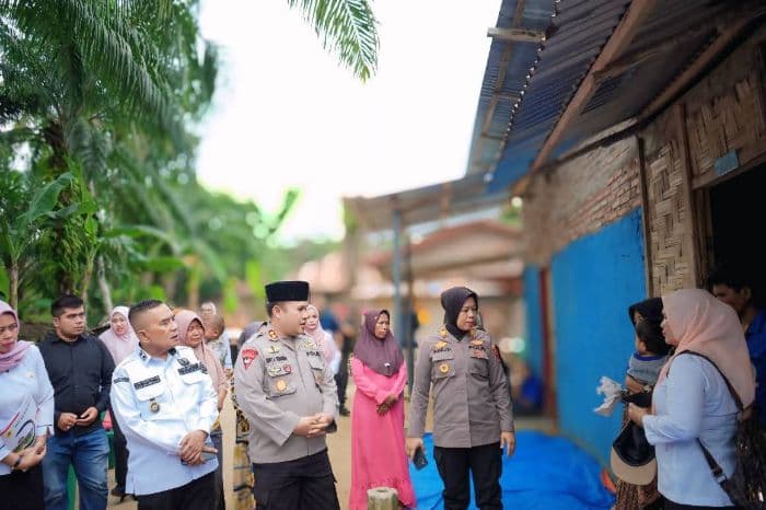 wabup_labusel_tinjau_rumah_layak_huni_untuk_cegah_stunting