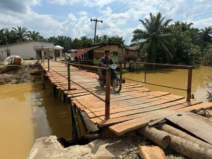 jembatan_darurat_sungai_titi_benda_di_langkat_selesai_dibangun