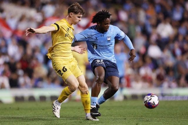 mariners_tahan_imbang_sydney_fc_11_pada_babak_pertama_aleague_di_stadion_polytec
