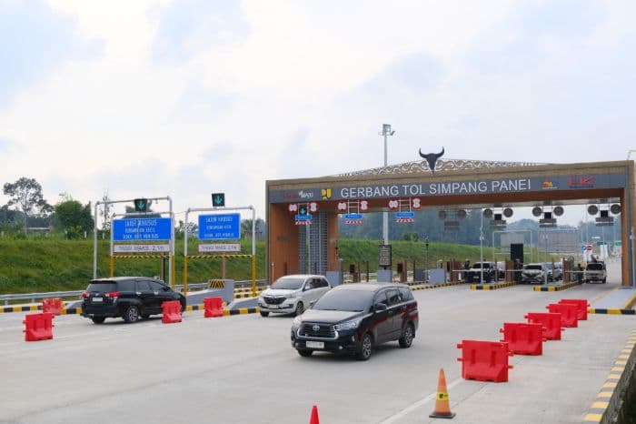 88867_kendaraan_manfaatkan_tol_fungsional_sinaksaksimpang_panei_selama_nataru