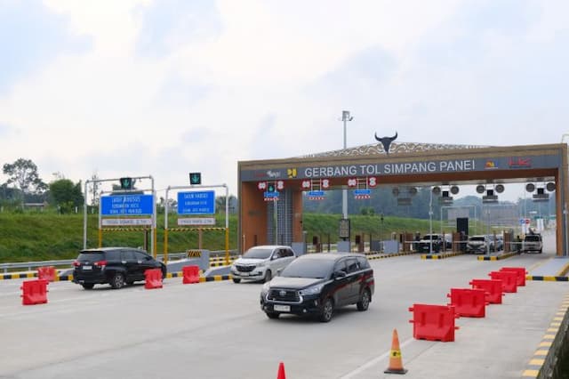 88867_kendaraan_manfaatkan_tol_fungsional_sinaksaksimpang_panei_selama_nataru