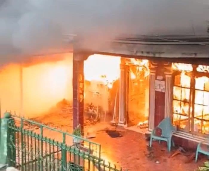 breaking_news_satu_unit_rumah_di_jalan_nias_pematangsiantar_terbakar