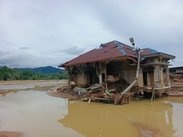 curah_hujan_tinggi_berikut_lima_kecamatan_di_toba_yang_rawan_longsor