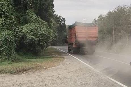 diduga_jual_beli_inti_sawit_ilegal_dengan_cara_pangkas_muatan_truk_beraksi_di_sergai