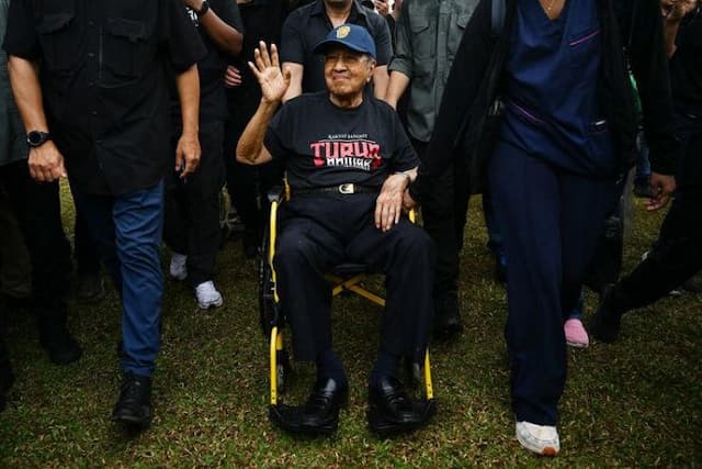 mahathir_mohamad_alami_cedera_serius_usai_jatuh_di_rumah_saat_berusia_100_tahun
