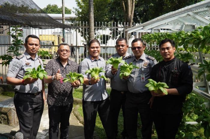 dukung_napi_gm_hotel_grand_mercure_borong_sawi_hidroponik_rutan_medan_