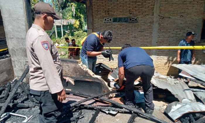 cekcok_dengan_istri_suami_di_tapteng_bakar_rumah_sendiri_