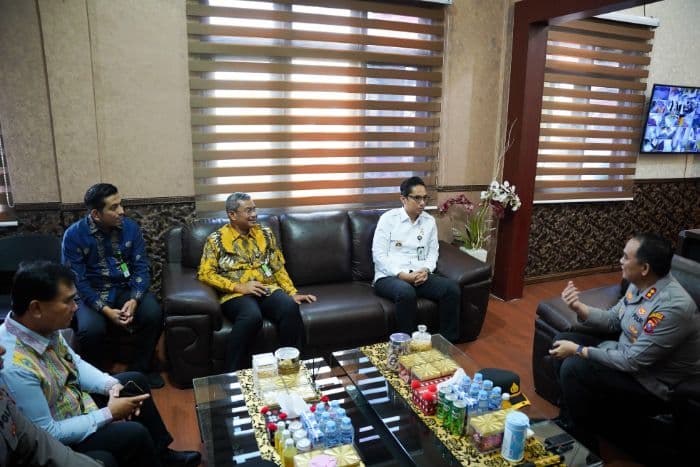 bahas_keamanan_belawan_wali_kota_medan_temui_kapolres_