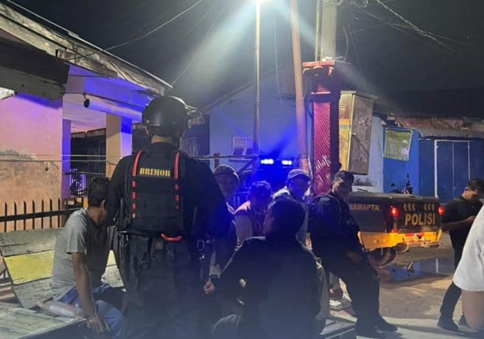 antisipasi_gangguan_kamtibmas_personel_gabungan_brimob_polda_sumut_patroli_subuh
