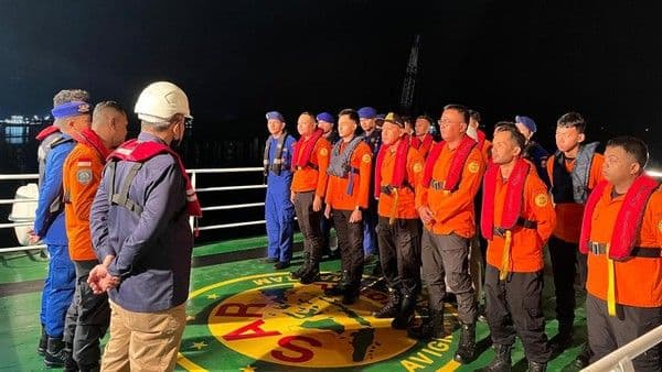 basarnas_evakuasi_kapten_kapal_tanker_rusia_yang_sakit_di_perairan_merak_