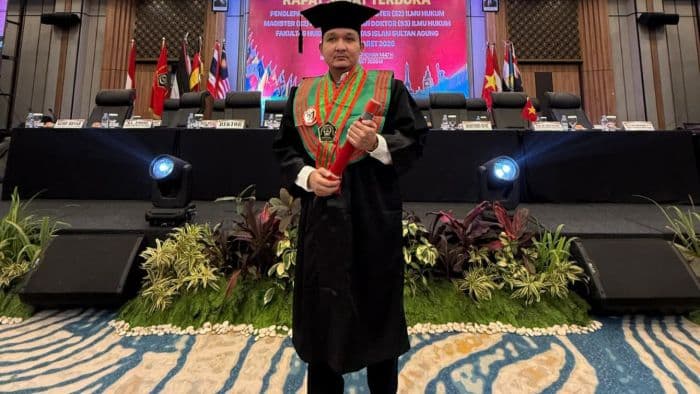 disertasi_restorative_justice_antar_advokat_ini_raih_gelar_doktor_dengan_predikat_magna_cumlaude
