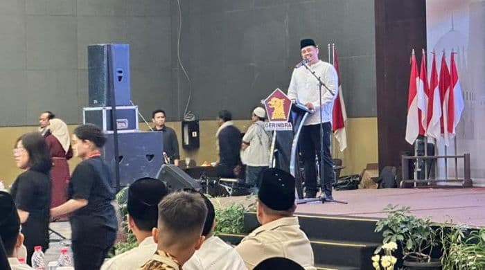 gubernur_bobby_imbau_masyarakat_tak_panik_soal_isu_bbm_akan_habis_