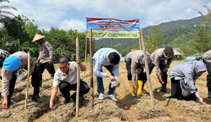 polres_tapteng_tanam_jagung_serentak_untuk_mendukung_ketahanan_pangan_nasional