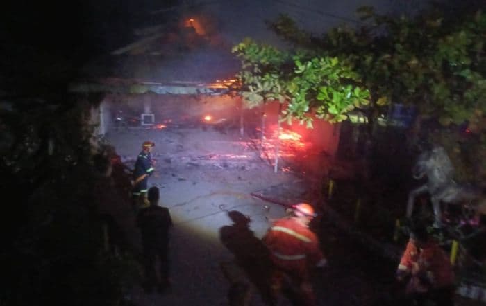 usaha_papan_bunga_di_binjai_terbakar_gegara_petasan_
