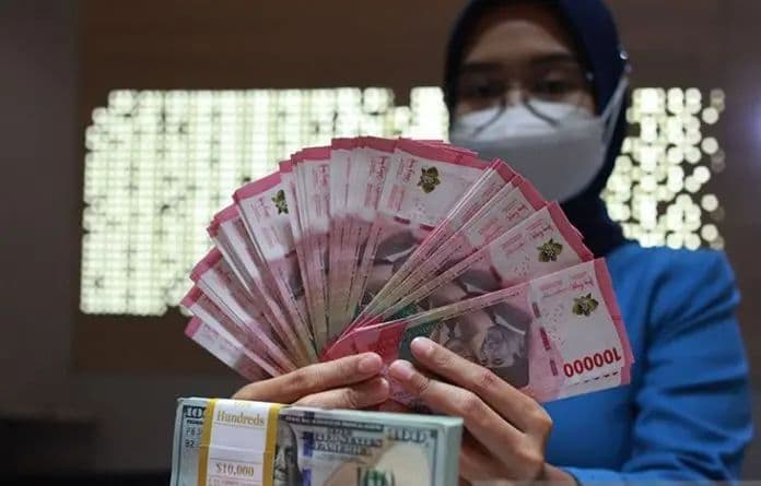 rupiah_melemah_ke_rp17105_per_dolar_as_ketegangan_timur_tengah_picu_tekanan_pasar