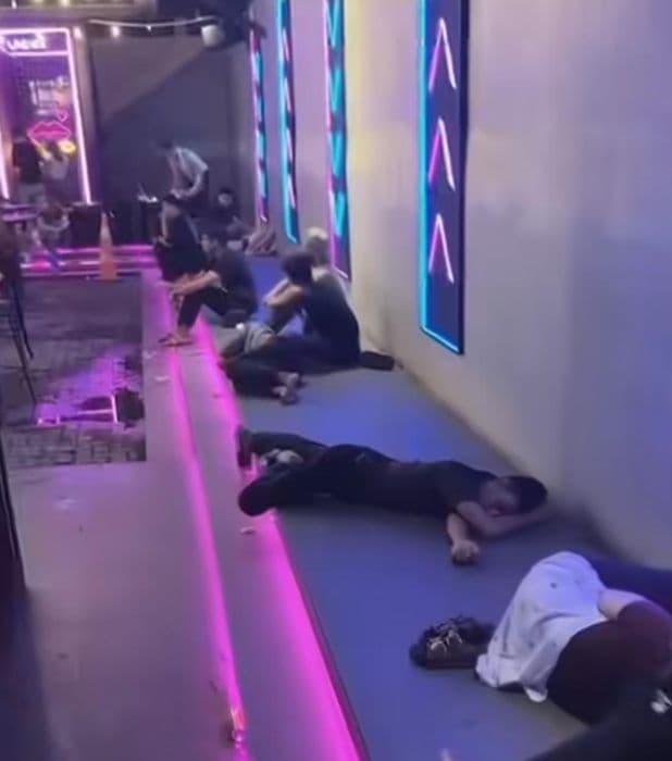 viral_di_medsos_sejumlah_anak_muda_tertidur_di_teras_thm_jalan_setia_budi_medan