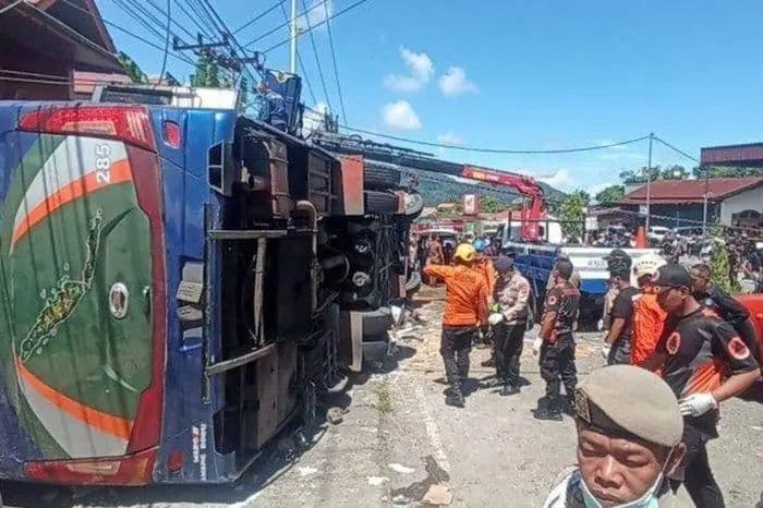kecelakaan_maut_bus_als_di_padang_panjang_pemkab_simalungun_beri_perhatian_khusus