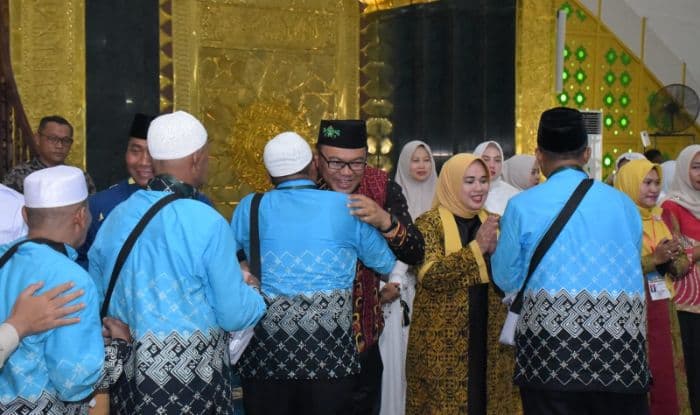 360_calon_jemaah_haji_kloter_15_asal_deli_serdang_dilepas_ke_asrama_haji_medan