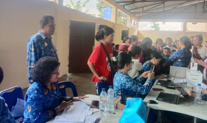 bupati_toba_ngantor_di_desa_antusiasme_warga_ikuti_cek_kesehatan_gratis_meningkat