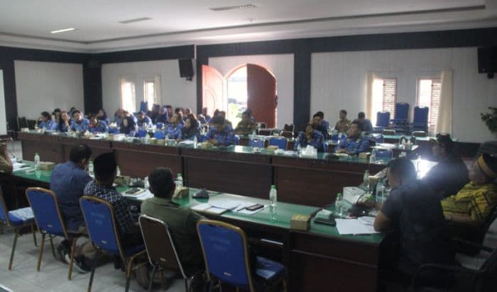dprd_simalungun_minta_dinas_putr_prioritaskan_perbaikan_jalan_sangnawaluh_