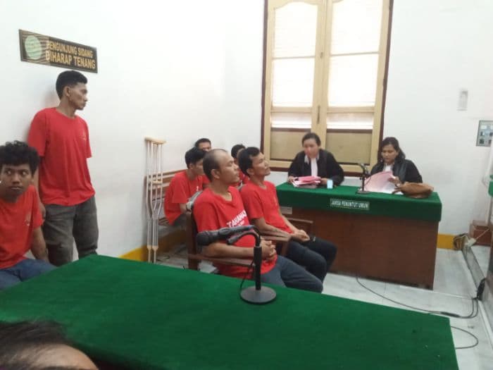 empat_pencuri_besi_proyek_stadion_teladan_dituntut_3_tahun_penjara