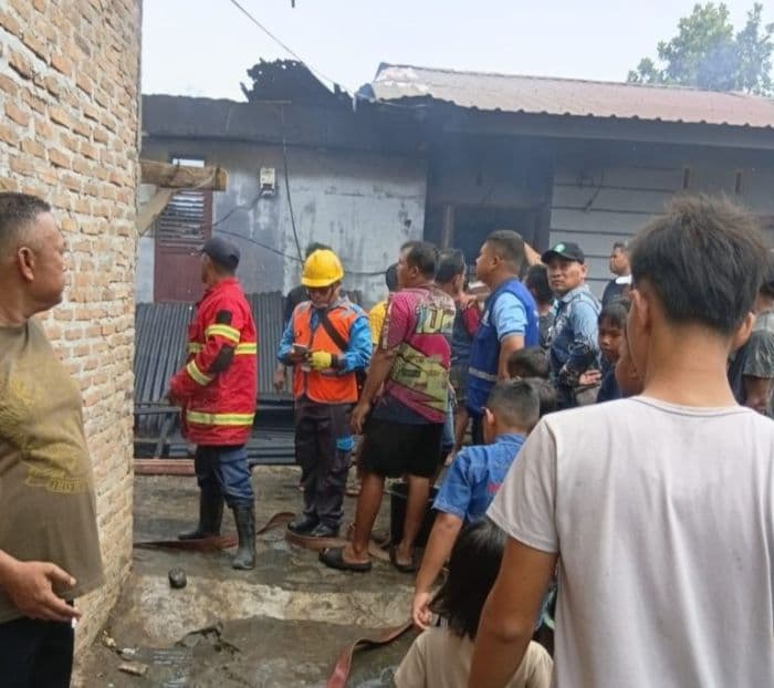 empat_rumah_kontrakan_di_tanjung_morawa_hangus_terbakar