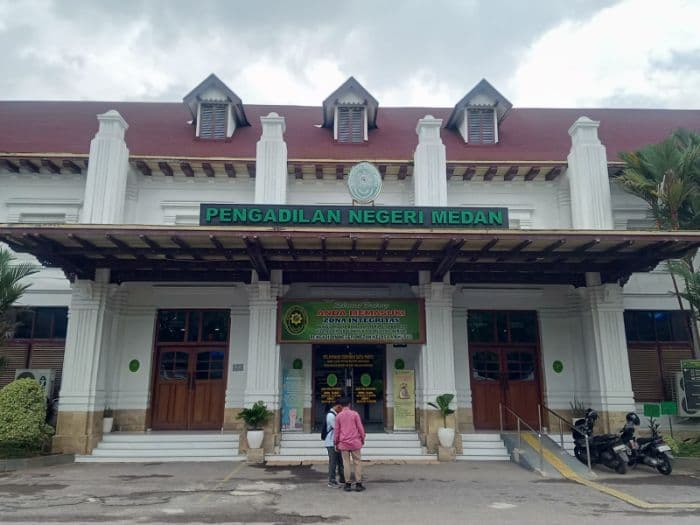mkh_sanksi_empat_hakim_ad_hoc_phi_pn_medan_satu_nonpalu_selama_enam_bulan