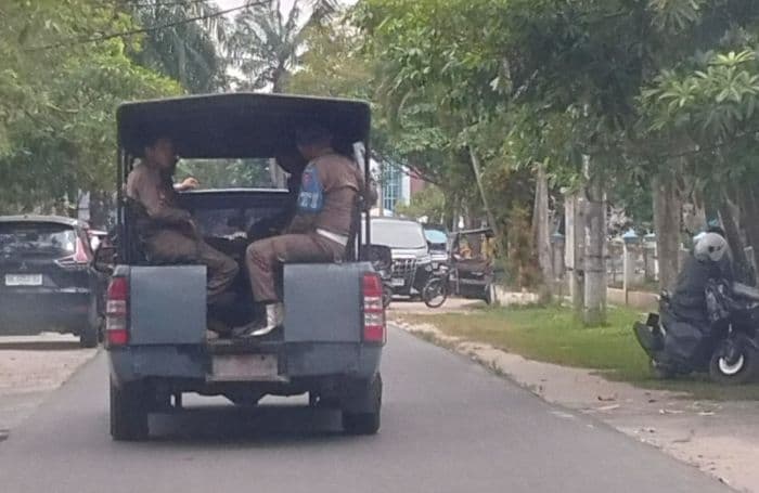 mobil_patroli_satpol_pp_deli_serdang_diduga_mati_pajak_tapi_masih_digunakan_