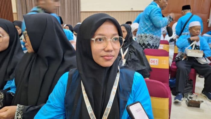 naela_jemaah_haji_termuda_kloter_15_wujudkan_impian_dari_hasil_jualan_es_dawet