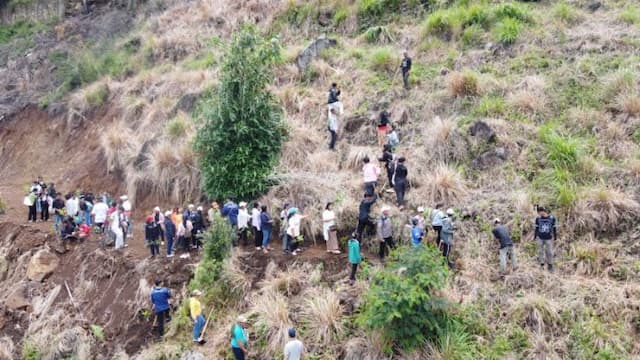 pegiat_lingkungan_gerakan_penghijauan_danau_toba_jangan_sebatas_seremoni_saja