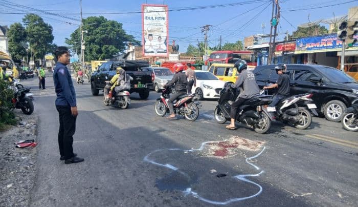 polisi_cek_identitas_mobil_kecelakaan_maut_yang_tewaskan_pengendara_motor_di_rambung_merah_siantar_