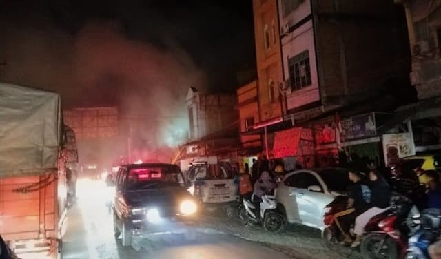 toko_sepeda_di_jalinsum_indra_pura_kembali_terbakar_asap_tebal_sempat_hebohkan_warga