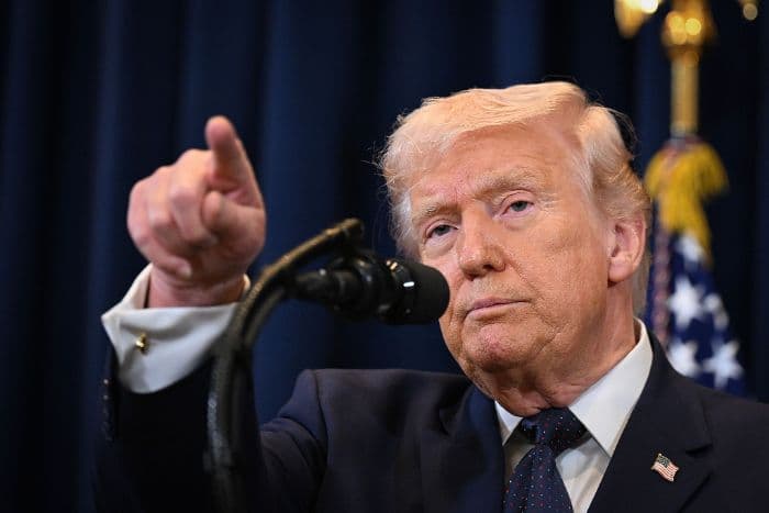 trump_hentikan_sementara_operasi_pengawalan_kapal_as_di_selat_hormuz