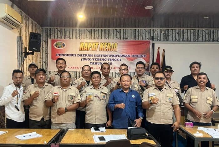 iwo_tebingtinggi_gelar_rakerda_2025_bahas_program_ke_rakerwil_sumut