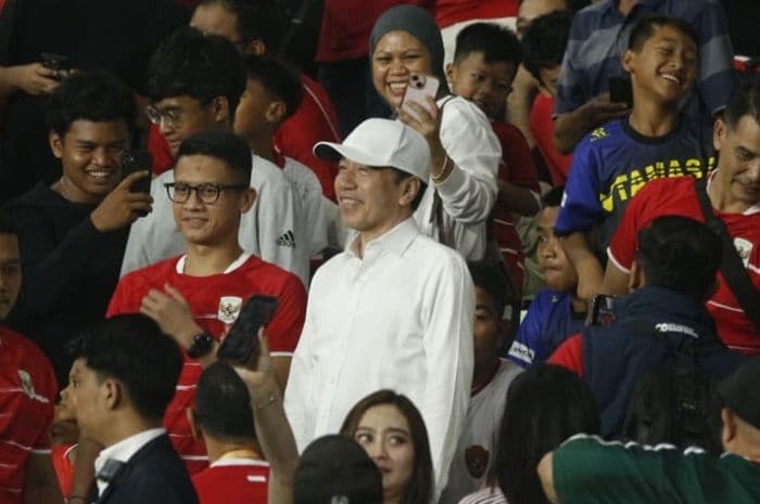 jokowi_hadir_langsung_saksikan_timnas_indonesia_vs_vietnam_di_susu