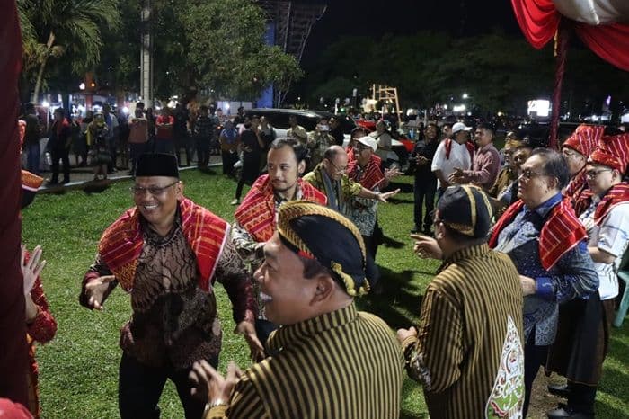 pesta_budaya_karo_mbure_ate_tedeh_di_binjai_jadi_benteng_pelestarian_budaya_di_era_modern